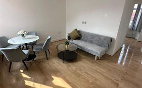 Central & Cozy 3Br Apt - High Chair - Free Parking