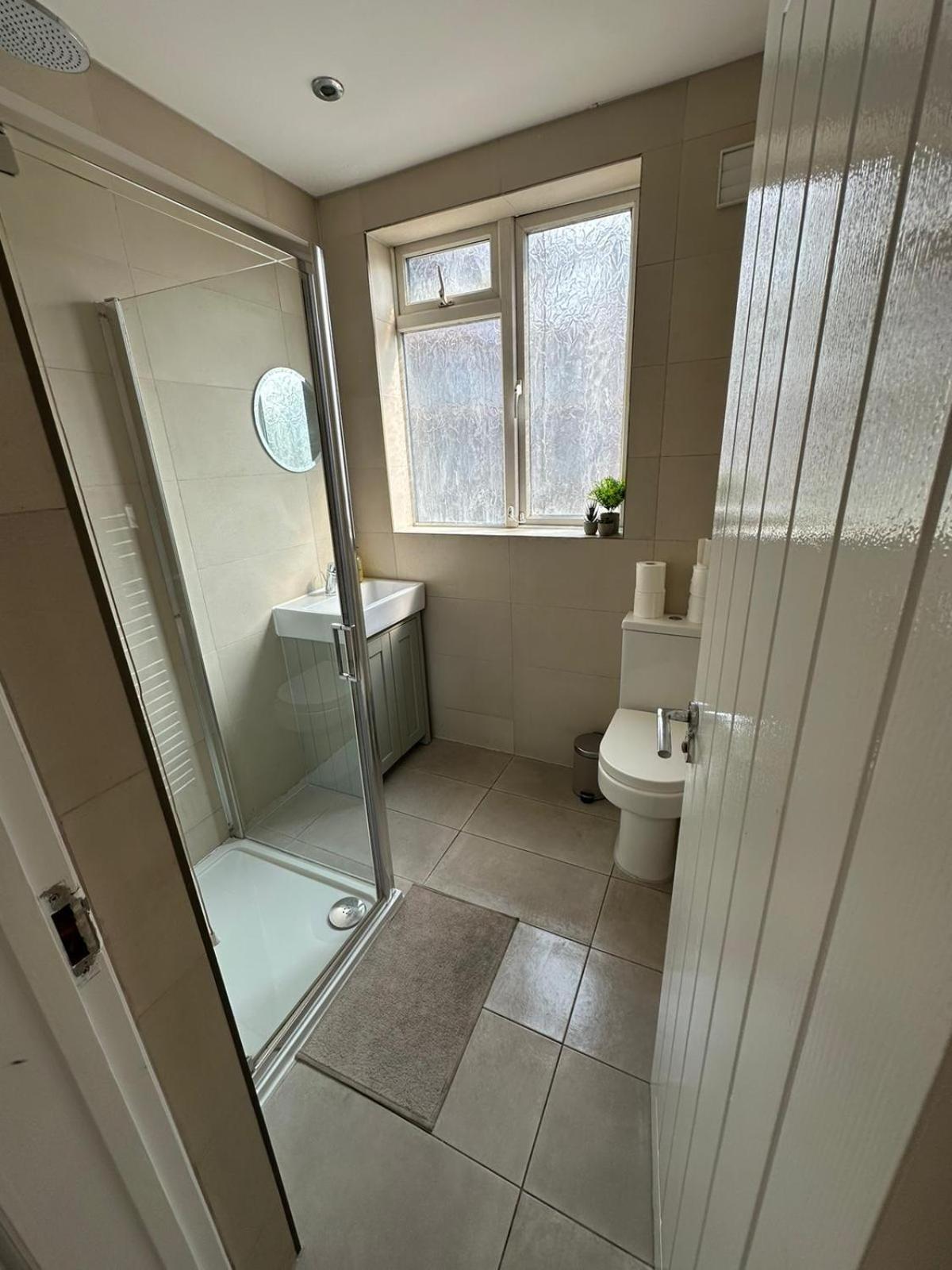 Central & Cozy 3Br Apt - High Chair - Free Parking London Exterior photo